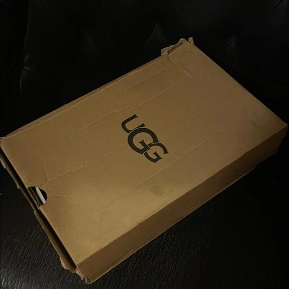 UGG Brown Slippers with Vibrant Pink Details - Picture 14 of 14